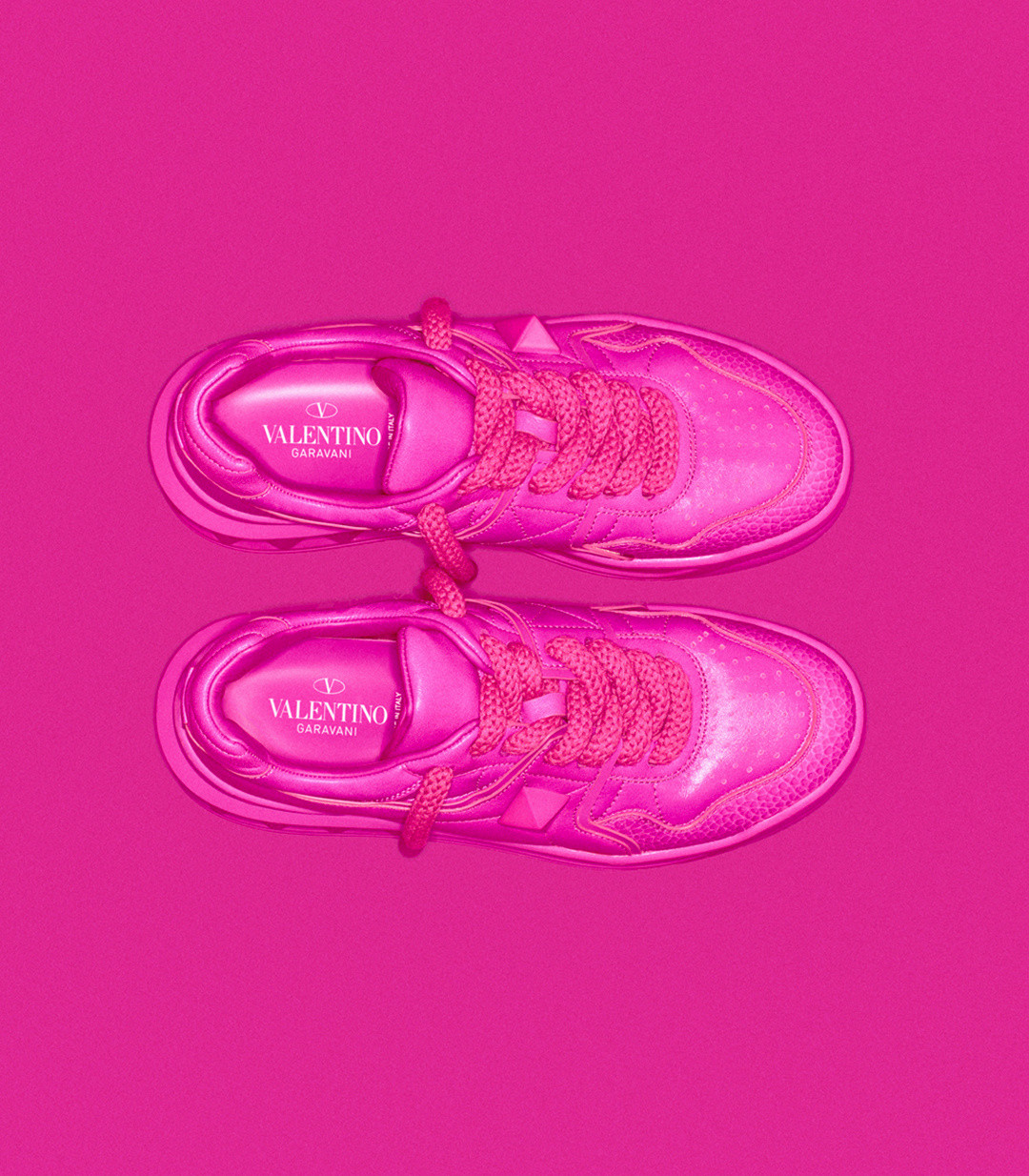 Pink hot sale valentino runners