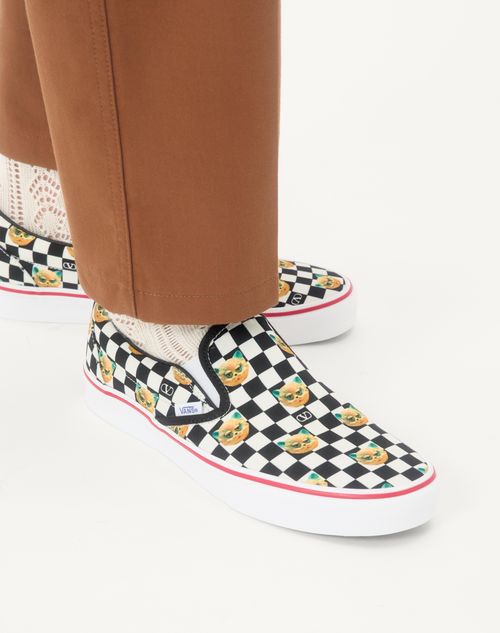 Valentino Garavani - Valentino Garavani Und Vans Slip-on-sneaker Aus Stoff Mit Le Chat De La Maison-print Und Vlogo-schachbrettmuster - Schwarz/weiss - Mann - Sneaker