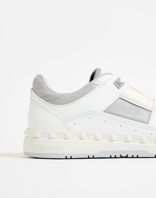  - White/pastel Gray