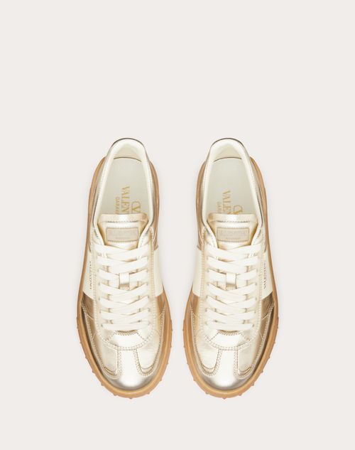 Valentino Garavani - UPVILLAGE TRAINER IN LAMINATED CALFSKIN WITH NAPPA CALFSKIN LEATHER BAND - Platinum/ivory/amber - Woman - Sneakers
