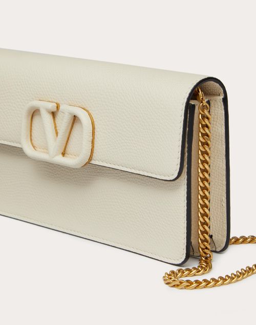 Wallet on chain - Pearly grained calfskin & gold-tone metal, white —  Fashion