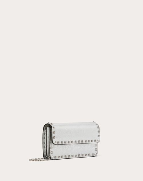 Valentino Garavani - Rockstud Metallic Grainy Calfskin Wallet With Chain - Silver - Woman - Clutches