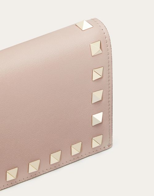 Valentino Garavani - Small Rockstud Calfskin Wallet - Poudre - Woman - Wallets And Small Leather Goods