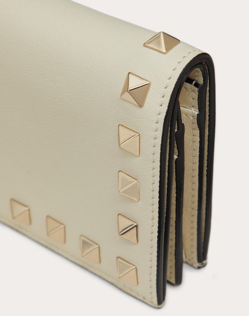 Valentino Garavani - Small Rockstud Calfskin Wallet - Light Ivory - Woman - Wallets And Small Leather Goods