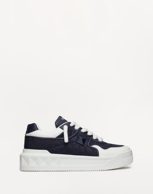 Valentino Garavani - Low-top-sneaker One Stud Xl Aus Synthetischem Material Aus Nappaleder Und Toile Iconographe-jacquard - Blau - Mann - Sneaker