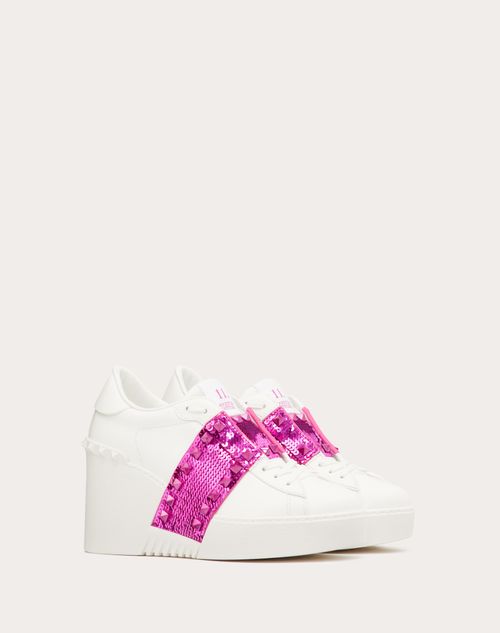 Valentino Garavani - Zapatilla Deportiva Open Disco De Cuero De Becerro Con Bordado De Lentejuelas Y Con Tacón En Cuña De 85 mm - Blanco/pink Pp - Mujer - Sneakers