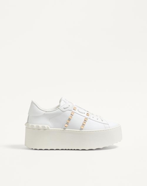 Valentino Garavani - Zapatilla Deportiva Flatform Rockstud Untitled De Cuero De Becerro - Blanco - Mujer - Sneakers
