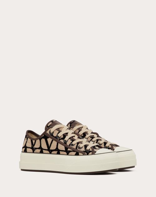 Valentino Garavani - Totaloop Xl Sneaker In Toile Iconographe - Beige/black - Woman - All About Logo