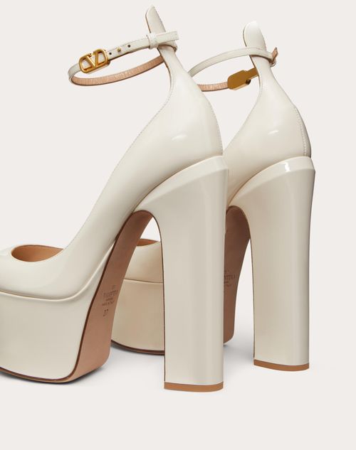 Tan Go Patent Leather Platform Pumps in Red - Valentino Garavani