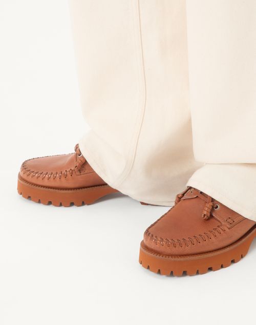 Valentino Garavani - Lord Chunky Buffalo Boat Shoe - Tobacco - Man - Loafers And Driver