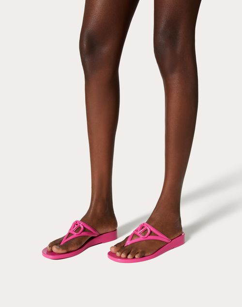 VLogo Signature rubber thong sandals in pink - Valentino Garavani