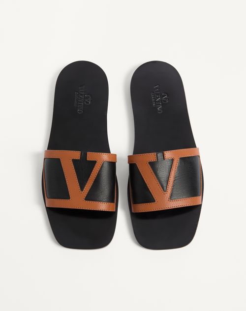 Valentino Garavani - Viva Superstar Slide Sandal In Nappa Leather - Black/roasted Pecan - Man - Sandals
