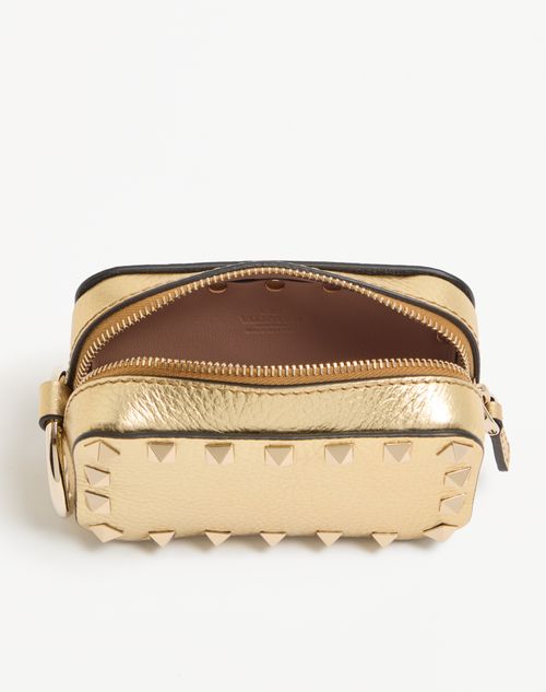 Valentino Garavani - Rockstud Charm In Laminated Grainy Calfskin. - Antique Brass - Woman - Wallets And Small Leather Goods
