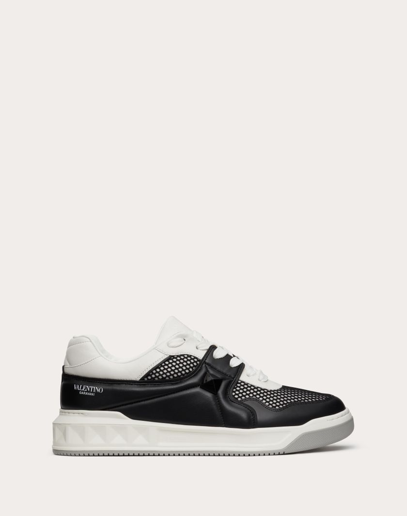 Valentino Handbags Sneaker Low Top One Stud In Rete E Nappa per Uomo in Nero | Valentino IT