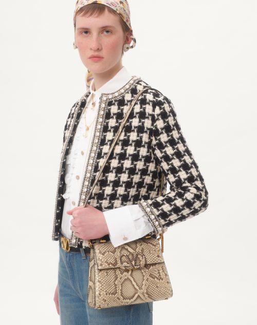 Valentino Garavani - BOLSO DE MANO PEQUEÑO VALENTINO GARAVANI VSLING DE CUERO DE PITÓN - Crema/blanco - Mujer - Bolsos Con Asa Superior