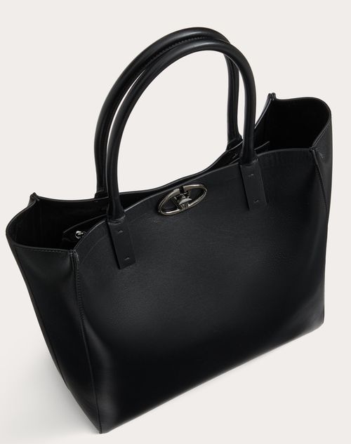 Vロゴ ロッカー レザー ミディアム トートバッグ for メンズ インチ ブラック | Valentino JP