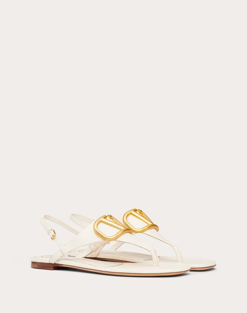 Valentino Garavani - Vlogo Signature Flat Thong Sandal In Grainy Calfskin - Light Ivory - Woman - Slides And Thongs