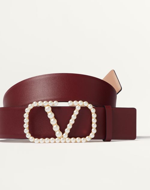 Valentino Garavani - 유광 송아지 가죽 진주 장식 브이로고 시그니처 리버서블 벨트 40 Mm - 로즈 카넬/버건디 - 여성 - 벨트