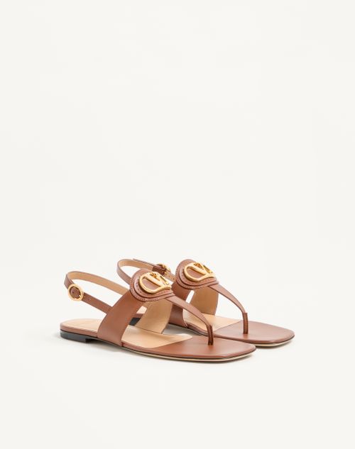 Valentino Garavani - Vlogo Signature Thong Sandal In Calfskin - Tobacco - Woman - Sandals