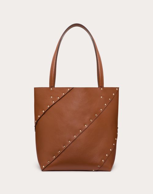 Valentino Garavani - Valentino Garavani Valentino Garavani Rockstud Wispy Shopping Bag In Calfskin - Tobacco - Woman - Totes