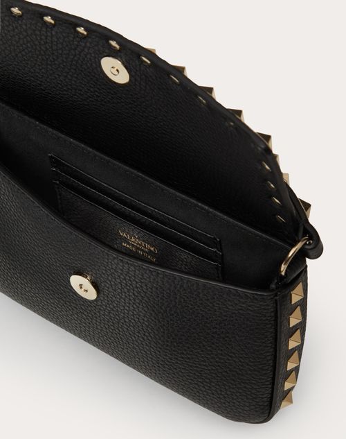 Rockstud Grainy Calfskin Pouch for Woman in Poudre