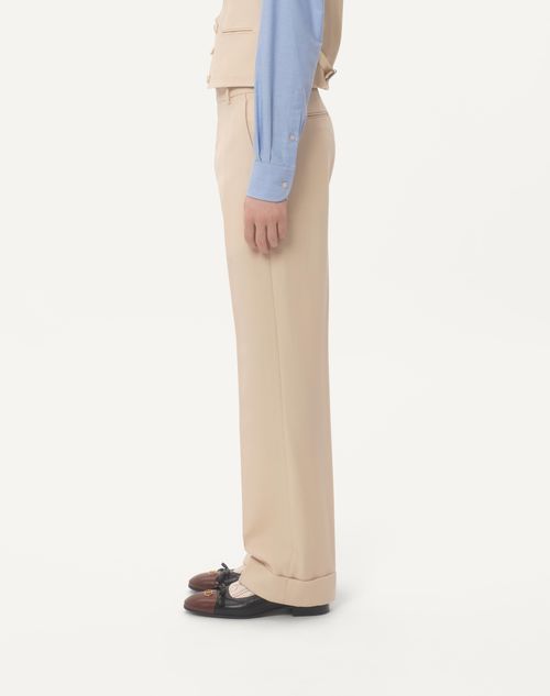 Valentino - PANTALONE IN GABARDINA DI LANA CON RISVOLTO - Burro - Uomo - Pantaloni E Shorts