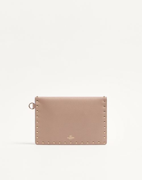 Valentino Garavani - Bolso Tipo Sobre Rockstud De Piel De Becerro Granulada - Poudre - Mujer - Bolso De Mano