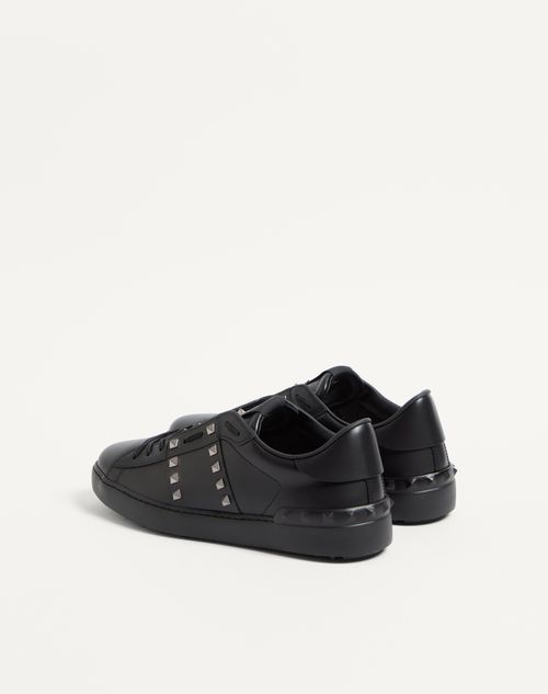 Valentino Garavani - Rockstud Untitled Sneaker In Calfskin Leather - Black - Man - Trainers
