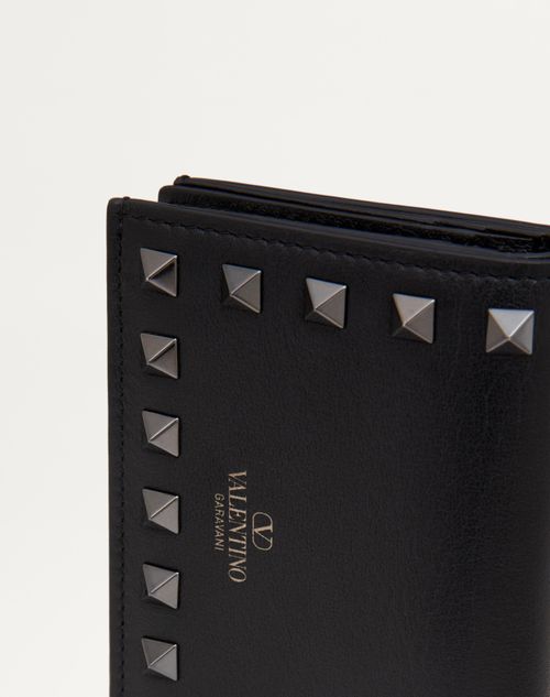 VALENTINO GARAVANI レザー ウォレット Small Rockstud Calfskin Wallet for Woman in Black | Valentino HK
