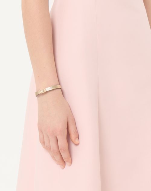 Valentino Garavani - Valentino Garavani Vlogo Signature Bracelet In Laminated Leather And Swarovski® Crystals - Gold/crystal - Woman - Jewelry