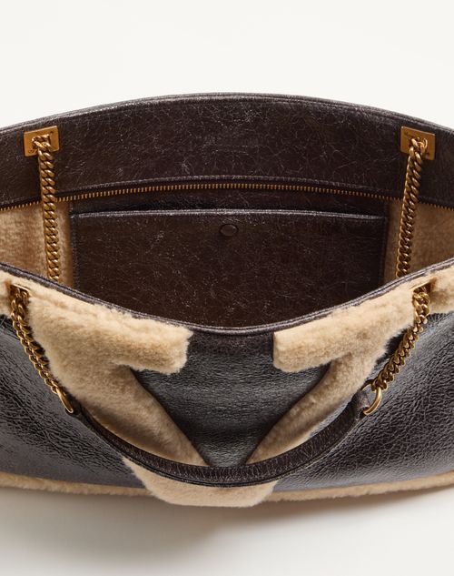 Valentino Garavani - Valentino Garavani Viva Superstar Medium Shopping Bag In Shearling. - Brown/beige - Woman - Totes