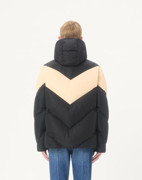 Valentino - Valentino Hooded Down Jacket In Lightweight Nylon With Inlaid V And Vlogo Patch - Black/butter - Man - Outerwear