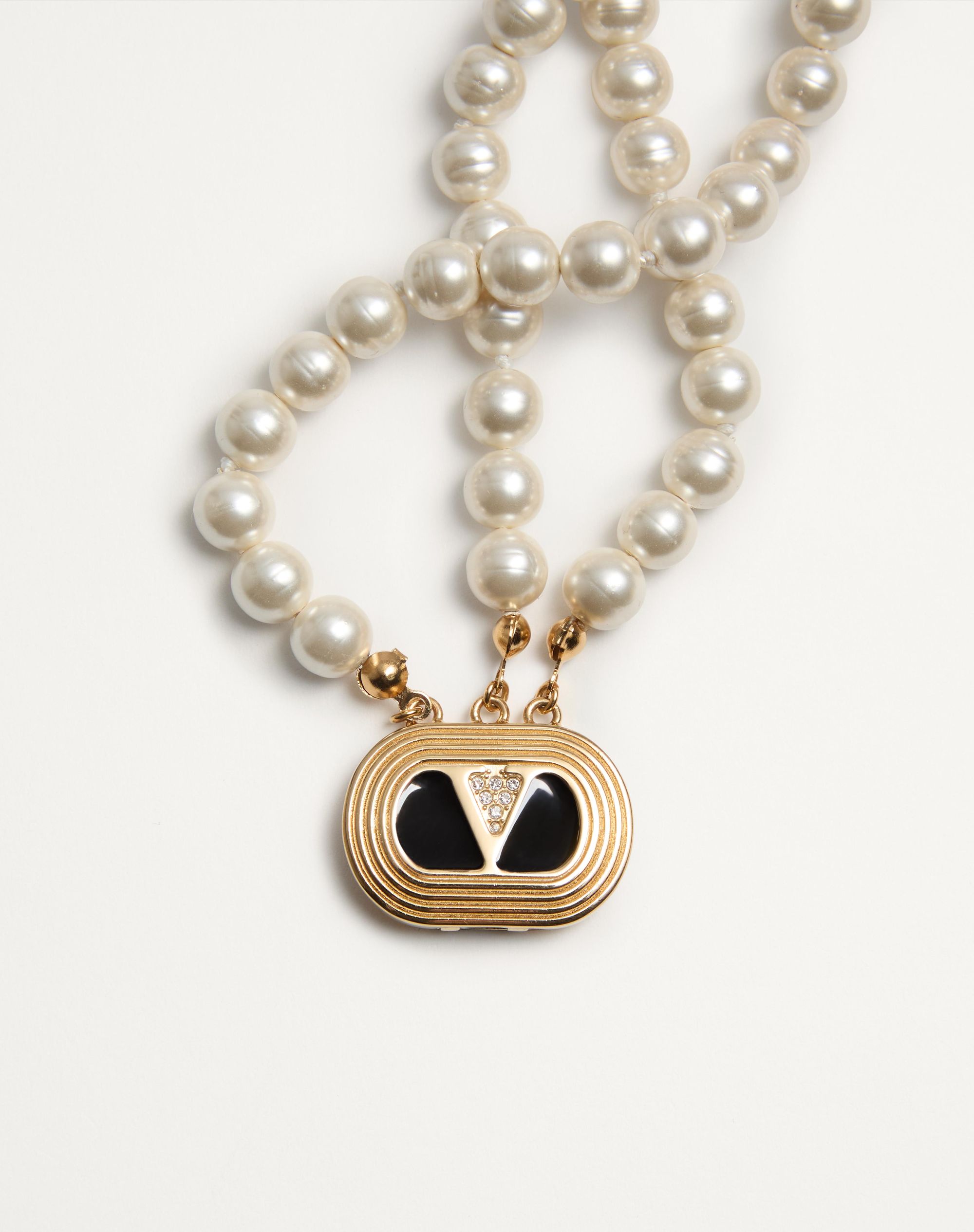 ネックレス・ペンダント VALENTINO GARAVANI OVALETTE NECKLACE WITH SWAROVSKI PEARL Oval Necklace In Metal, Enamel, Pearls And Swarovski