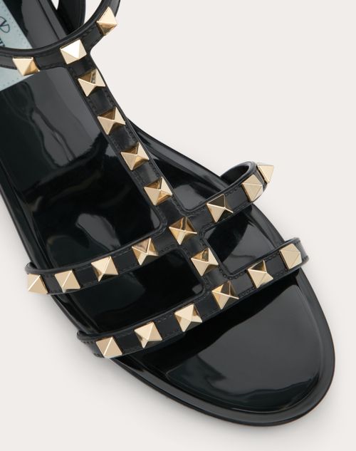 Valentino rockstud best sale gladiator sandals black