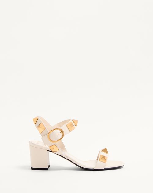 Valentino Garavani - Sandalias Roman Stud De Piel De Becerro Con Tacón De 60 mm - Marfil Pálido - Mujer - Roman Stud Sandals - Shoes