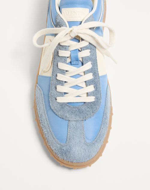 Valentino Garavani - UPVILLAGE LOW TOP TRAINER IN CRUST LEATHER AND NYLON - Azure/ivory - Man - Trainers