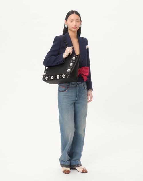 Valentino Garavani - Valentino Garavani Nellcôte Medium Shopping Bag In Grainy Calfskin - Black - Woman - Bags