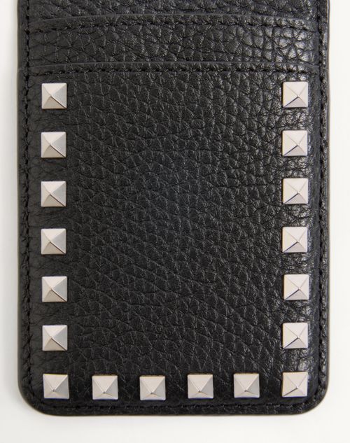 Valentino Garavani - Valentino Garavani Rockstud Magnetic Cardholder In Grainy Calfskin - Black - Man - Wallets And Small Leather Goods