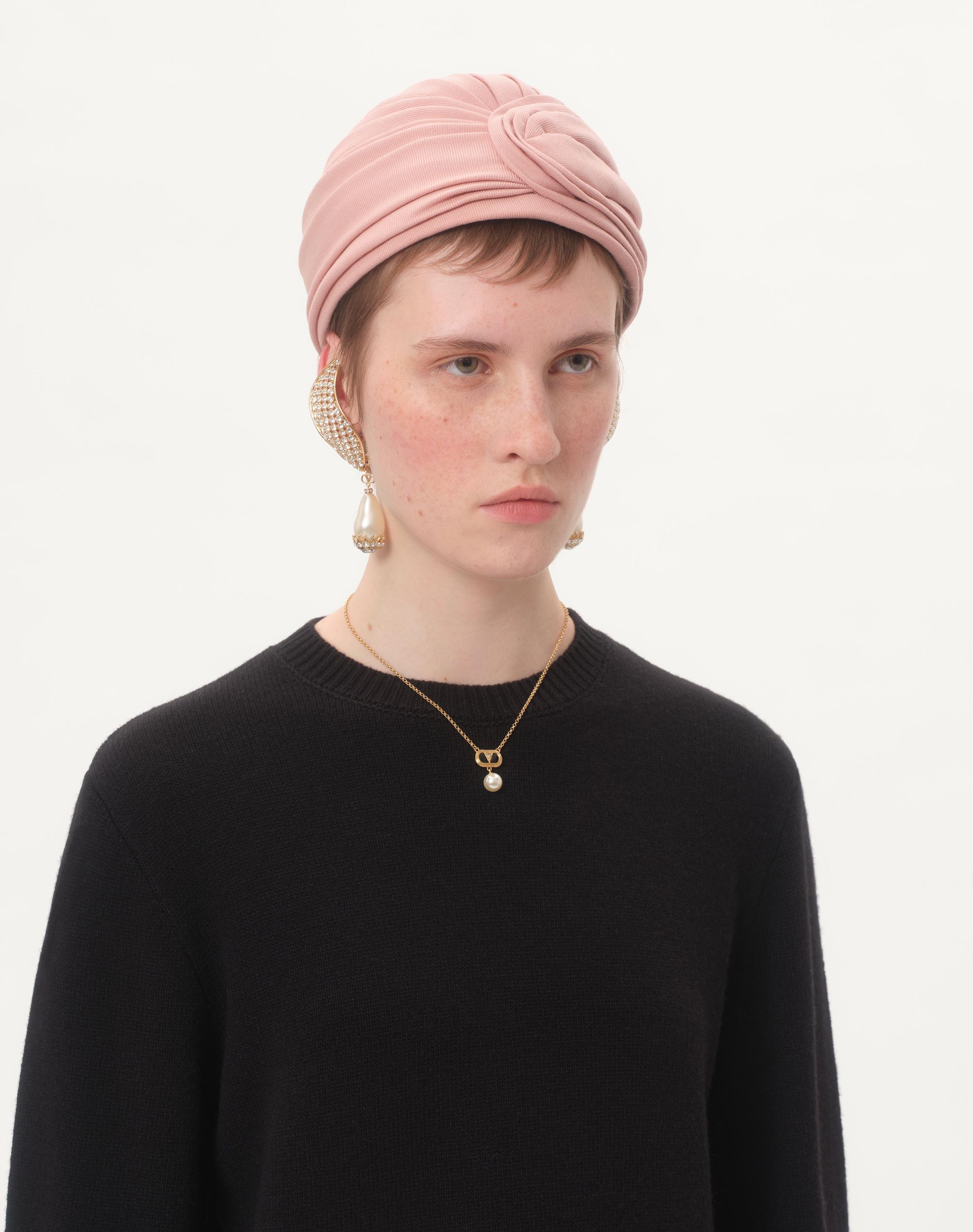 ネックレス・ペンダント VALENTINO GARAVANI OVALETTE NECKLACE WITH SWAROVSKI PEARL Ovalette Metal Necklace With Enamel, Crystal, And Swarovski