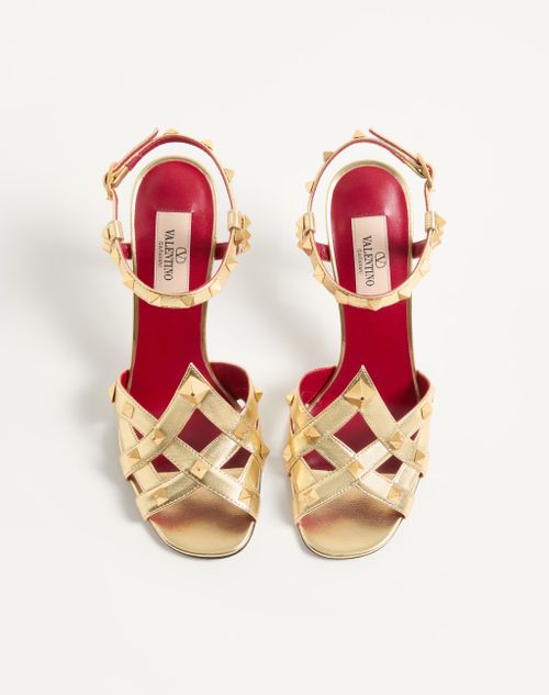 Valentino Garavani - Sandale Studdy En Nappa Laminé 100mm - Antique Brass - Femme - Sandales
