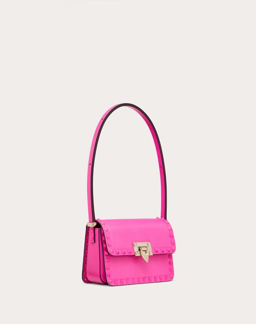 Valentino Garavani - Bolso Pequeño De Hombro Rockstud23 De Cuero De Becerro Liso - Pink Pp - Mujer - Rebajas De Bolsos Y Accesorios Para Mujer