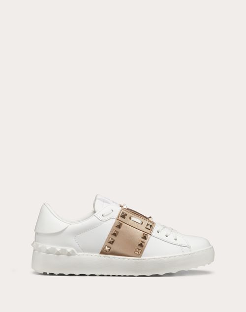 Valentino Garavani - Rockstud Untitled Sneaker In Calfskin Leather With Metallic Stripe - White/peach - Woman - Trainers