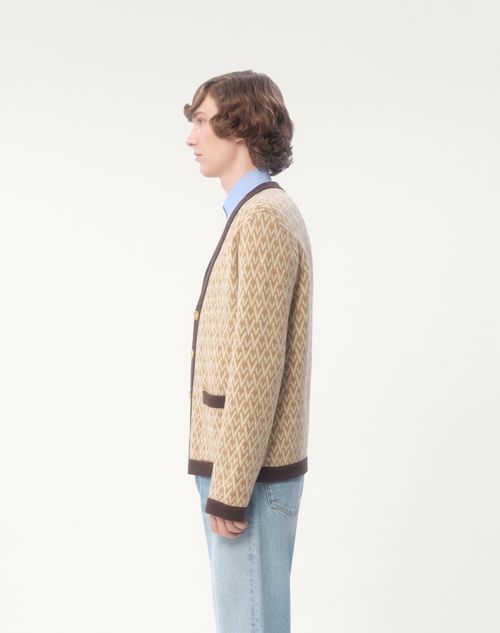  - Beige/cream