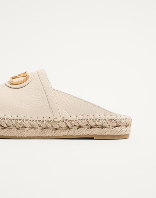 Valentino Garavani - Vlogo Signature Mule In Grainy Calfskin 25mm - Light Ivory - Woman - Espadrilles And Wedges