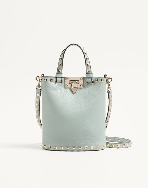 Valentino Garavani - ロックスタッズ グレインカーフスキン クロスボディポーチ - スカイグレー - ウィメンズ - ウィメンズ バッグ&アクセサリー セール