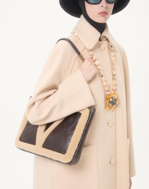 Valentino Garavani - Valentino Garavani Viva Superstar Medium Shopping Bag In Shearling. - Brown/beige - Woman - Totes
