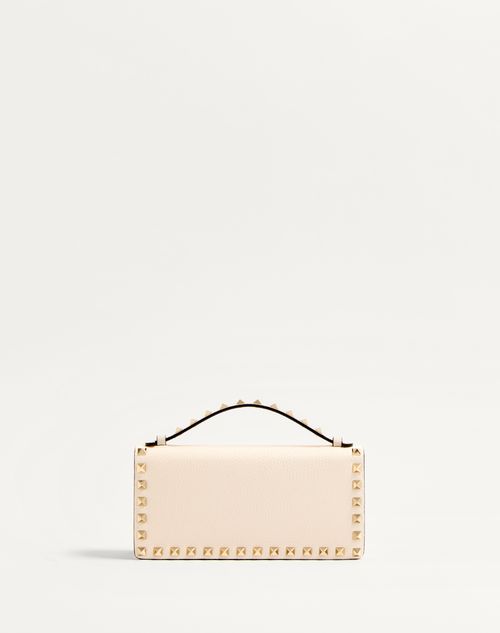 Valentino Garavani - ROCKSTUD WALLET WITH CHAIN IN GRAINY CALFSKIN - Light Ivory - Woman - Wallets And Small Leather Goods