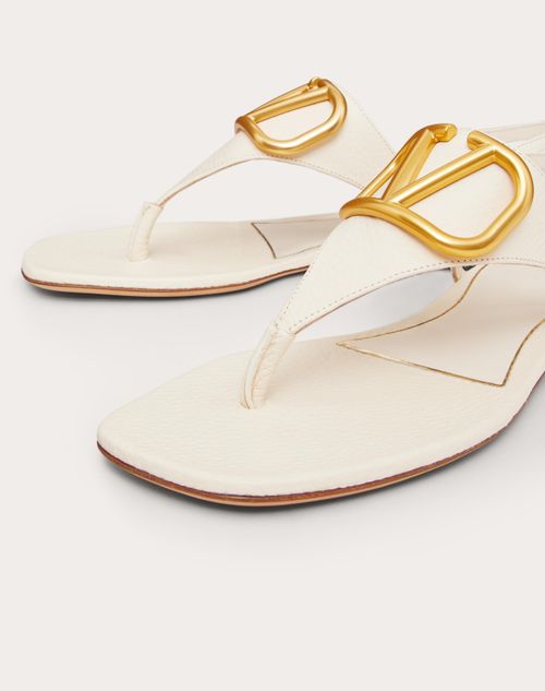 Vlogo Signature Flat Thong Sandal In Grainy Calfskin for Woman in Light  Ivory