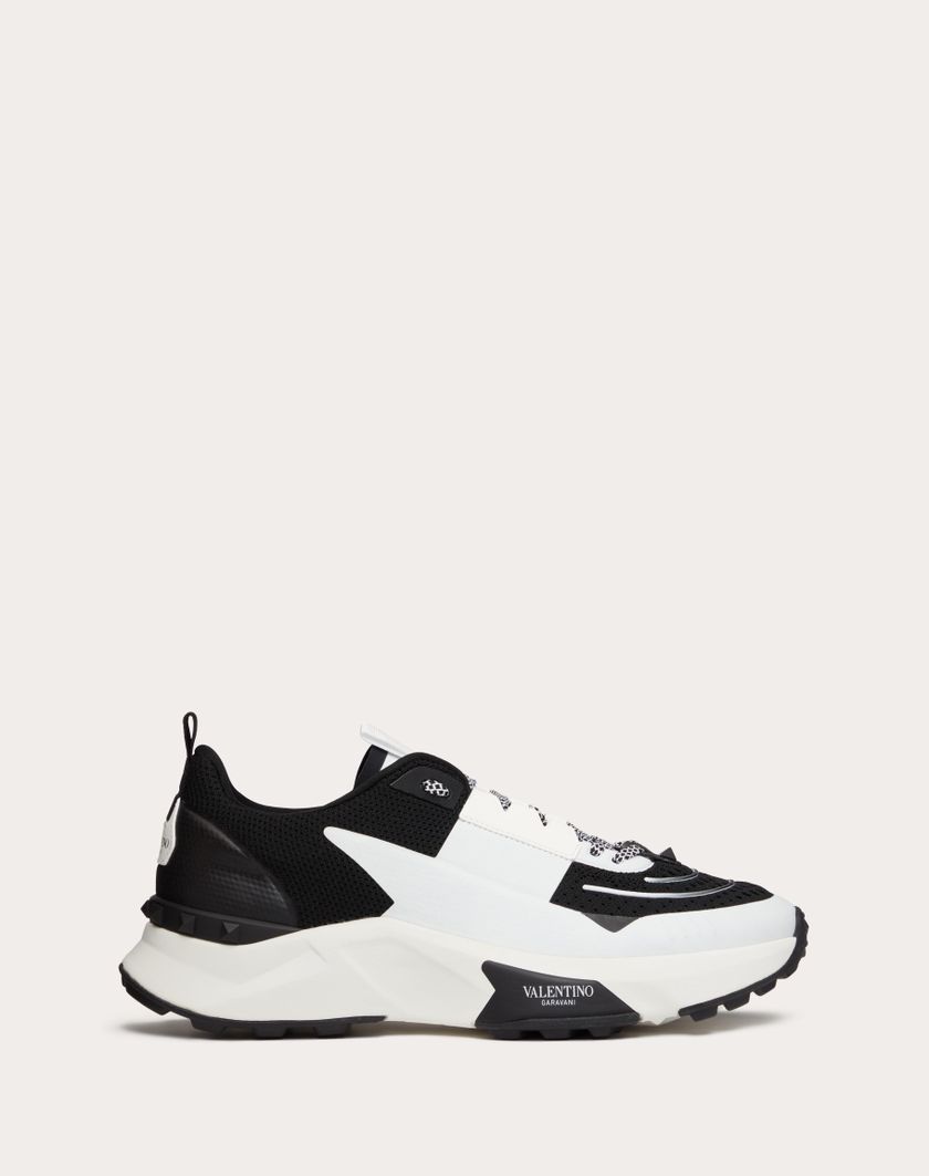 Valentino Handbags Sneaker Low Top True Act In Mesh E Tessuto Gommato per Uomo in Bianco/ Nero | Valentino IT