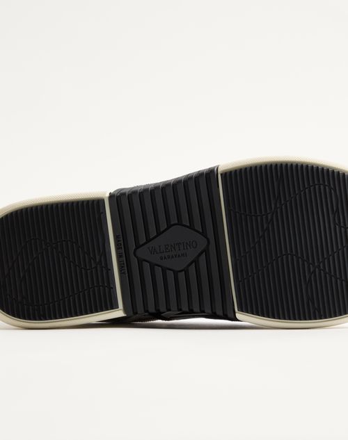  - White/ Black